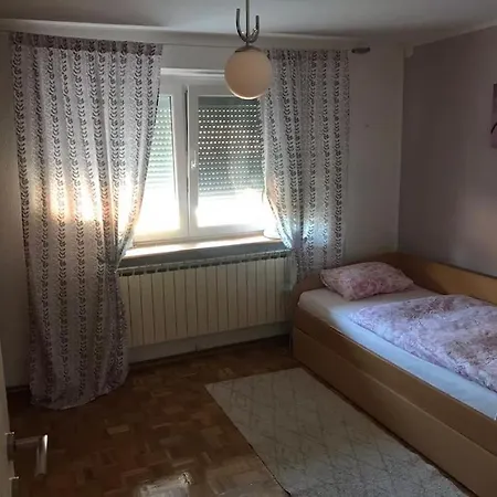 Apartment Apartman Bubi 15 *